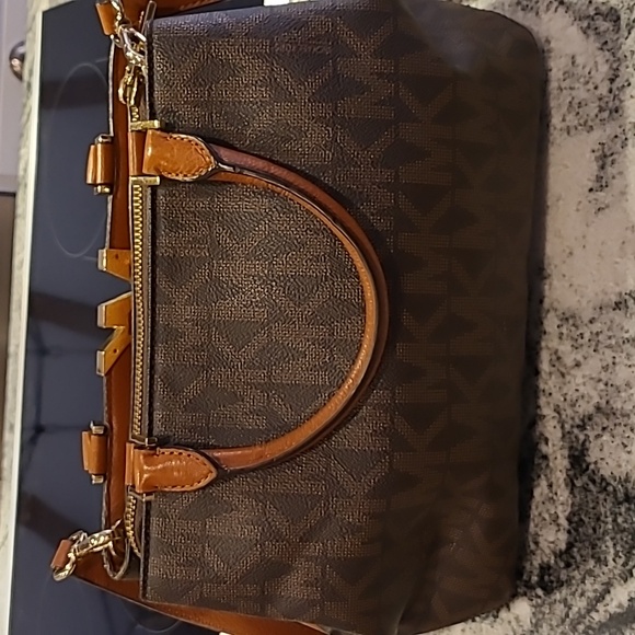 Michael Kors Authentic Florence Bag & matching Wallet (like new) - Picture 5 of 15